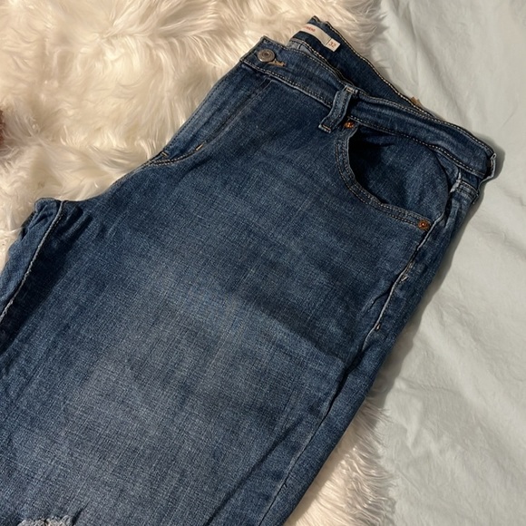Levi’s Boyfriend Distressed Jeans - Picture 4 of 14